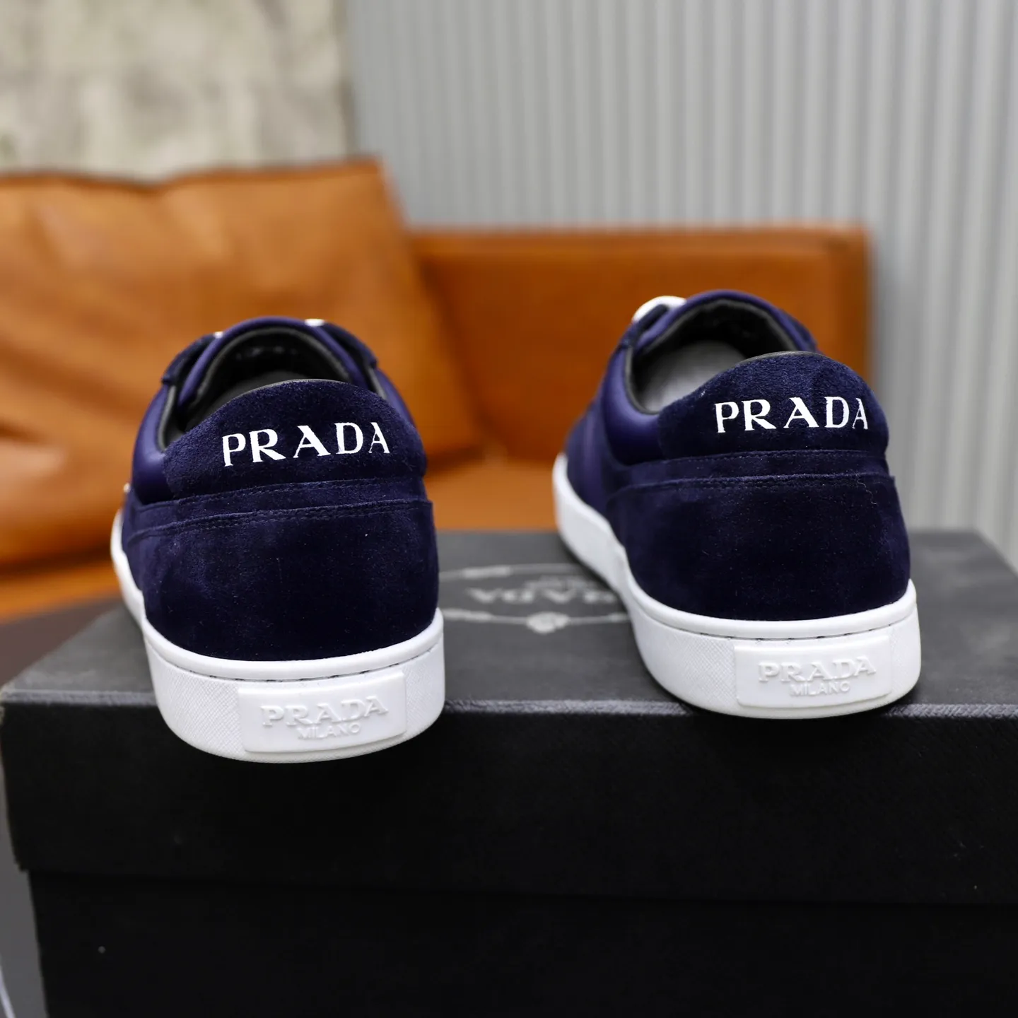 Factory price: 600💰Top original order Brand: PRADA (Prada) Standard code: Men's size 38/44 (45 can be customized) Grade: Same as the official website Material: Original cowhide surface splicing, cowhide lining, original wear-resistant soft outsole Style category: casual sports shoes, young fashion, European and American trends, British style Color: actual picture color